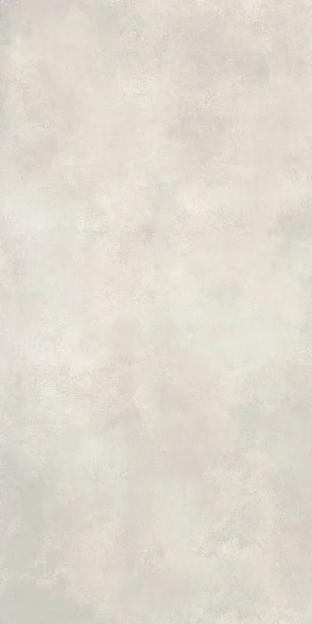 Dettaglio piastrella per pavimento in gres porcellanato effetto cemento nuvolato della collezione Cementart di Alfalux, formato 60x120 rettficato, colore Greige