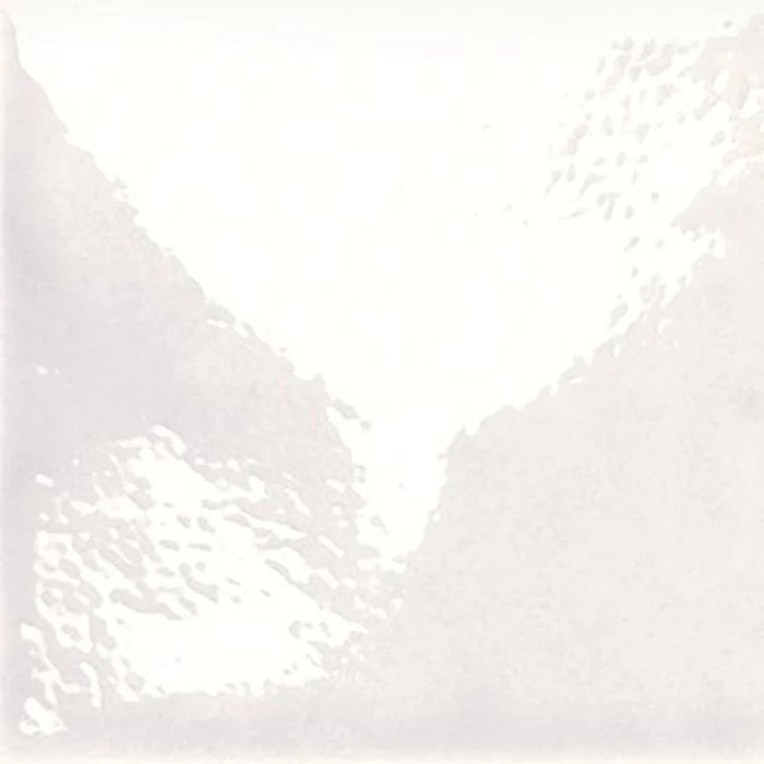 Dettaglio piastrella per rivestimento in ceramica effetto fatto a a mano lucido 15x15 cm della collezione Chelsea, colore Pure White di Ceramica Settecento