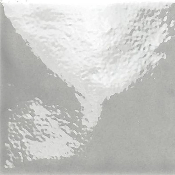 Dettaglio piastrella per rivestimento in ceramica effetto fatto a a mano lucido 15x15 cm della collezione Chelsea, colore Smoke di Ceramica Settecento