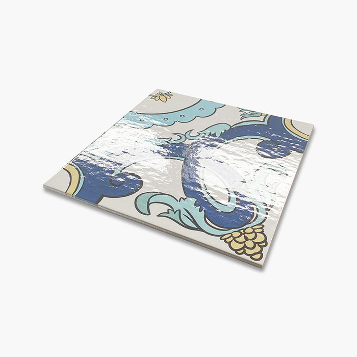 Dettaglio Piastrella da pavimento e rivestimento in gres porcellanato serie Colors di Savoia Italia, Decorazione maiolica Pantelleria 34x34