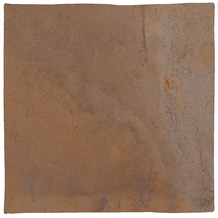 Dettaglio piastrella in gres porcellanato effetto cotto italiano della collezione Cotto di Keradom, formato 25x25 colore Arancio