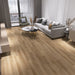 Pavimento SPC CoverUpp colore Naturale posato in un soggiorno moderno