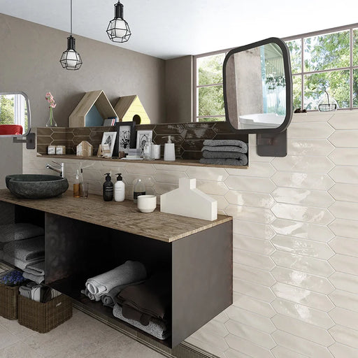 Dettaglio piastrella per rivestimento ceramico effetto mattoncino lucido, formato losanghina 7,5x30 cm della collezione Crayons, colore Ivory di Ceramica Settecento