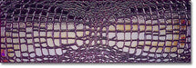 Dettaglio piastrella in gres porcellanato effetto pelle di coccodrillo in rilievo della Collezione Crocotiles di Ceramica Settecento, colore Amaranth 24x72 cm