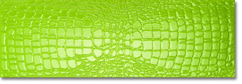 Dettaglio piastrella in gres porcellanato effetto pelle di coccodrillo in rilievo della Collezione Crocotiles di Ceramica Settecento, colore Green 24x72 cm