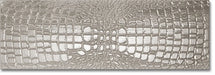 Dettaglio piastrella in gres porcellanato effetto pelle di coccodrillo in rilievo della Collezione Crocotiles di Ceramica Settecento, colore Grey 24x72 cm