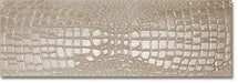 Dettaglio piastrella in gres porcellanato effetto pelle di coccodrillo in rilievo della Collezione Crocotiles di Ceramica Settecento, colore Tortora 24x72 cm