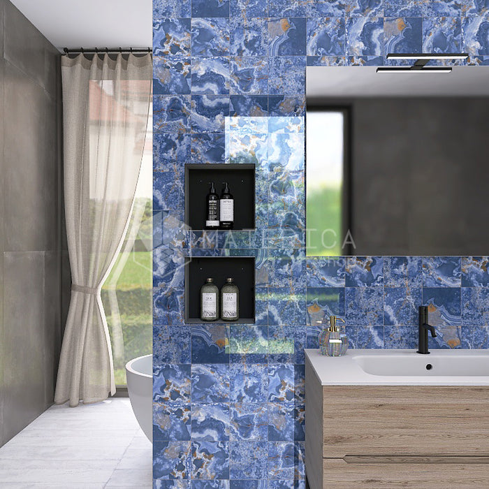 Bagno moderno con rivestimento in gres porcellanato effetto pietra spaziale. Collezione Swimming Pool di Ceramica Valsecchia, formato 15x15, Cross Blue