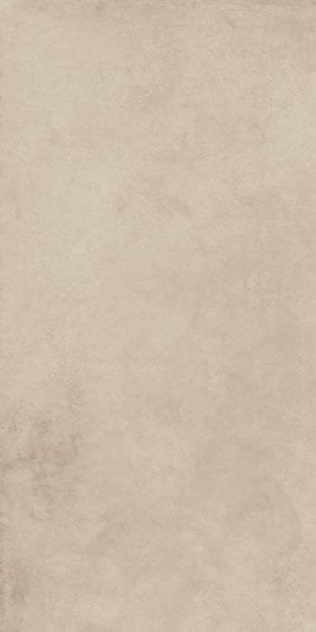 Piastrella per pavimenti esterni in gres effetto cemento della collezione Moov Up di ceramiche Keope, formato 60x120 cm, colore Sand