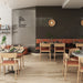Ristorante con pavimento in gres porcellanato effetto legno naturale dal carattere rustico della collezione Daring di Ceramica Rondine, formato 24x150 cm, colore Ecrù
