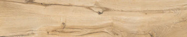 Piastrella per pavimento per esterni in gres porcellanato effetto legno naturale dal carattere rustico della collezione Daring di Ceramica Rondine, formato 24x120 cm, colore Honey