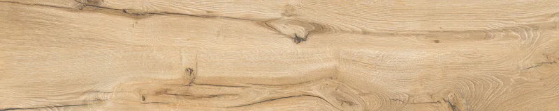 Piastrella per pavimento per esterni in gres porcellanato effetto legno naturale dal carattere rustico della collezione Daring di Ceramica Rondine, formato 24x120 cm, colore Honey