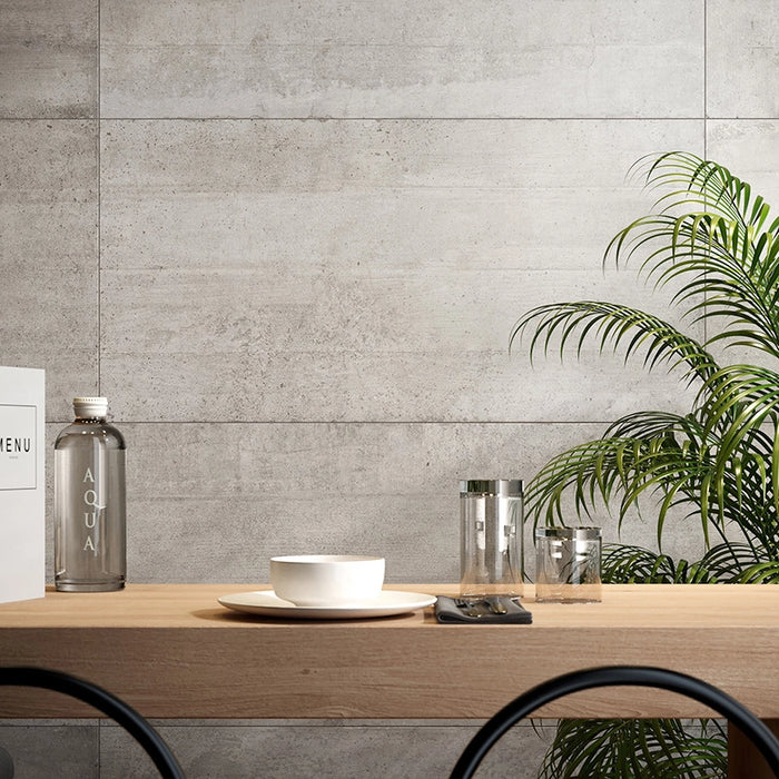 Dettaglio ristorante con rivestimento in gres porcellanato effetto cemento industriale della collezione Docks di Ceramica Rondine, formato 60x120 cm, colore Light Grey