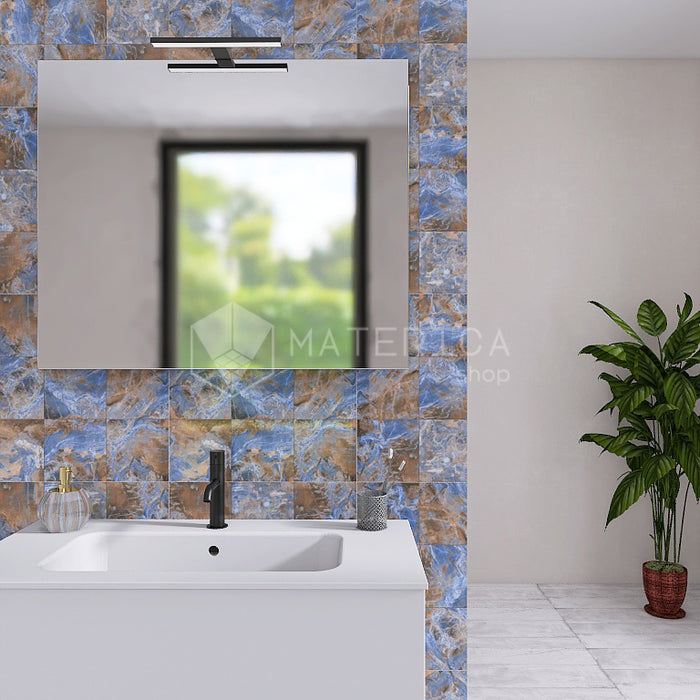 Bagno moderno con rivestimento in gres porcellanato effetto pietra spaziale. Collezione Swimming Pool di Ceramica Valsecchia, formato 15x15, Deep Blue