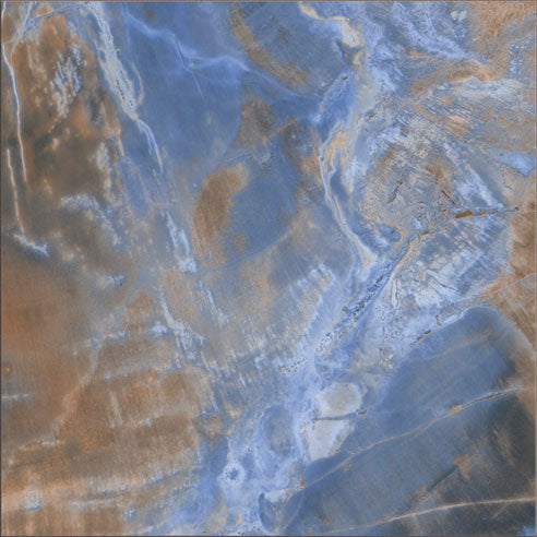 Dettaglio piastrella per pavimento e rivestimento in gres porcellanato effetto pietra spaziale. Collezione Swimming Pool di Ceramica Valsecchia, formato 15x15, Deep Blue