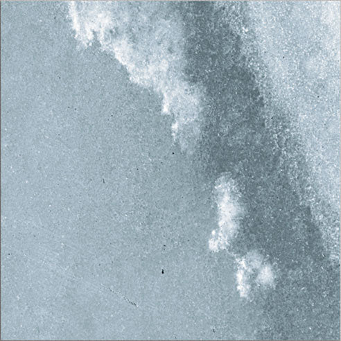 Dettaglio piastrella per pavimento e rivestimento in gres porcellanato effetto pietra spaziale. Collezione Swimming Pool di Ceramica Valsecchia, formato 15x15, Deep Emerald