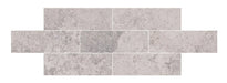 Dettaglio piastrella in gres porcellanato effetto pietra naturale della Collezione Des Alpes di Ceramica Settecento, colore Bianco 7.7x23.6