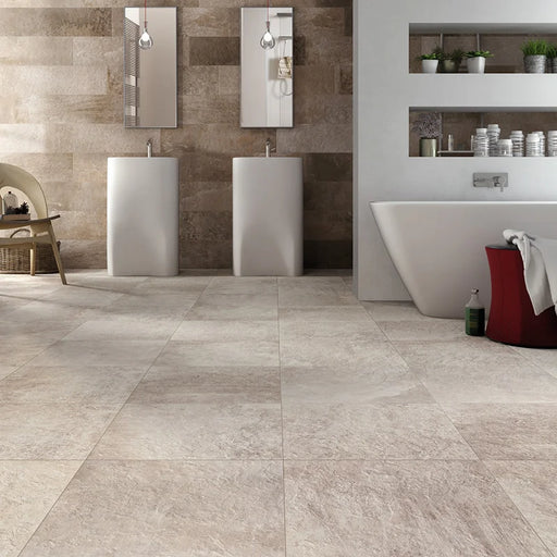 Dettaglio piastrella in gres porcellanato effetto pietra naturale della Collezione Des Alpes di Ceramica Settecento, colore Beige 47,8x47,8