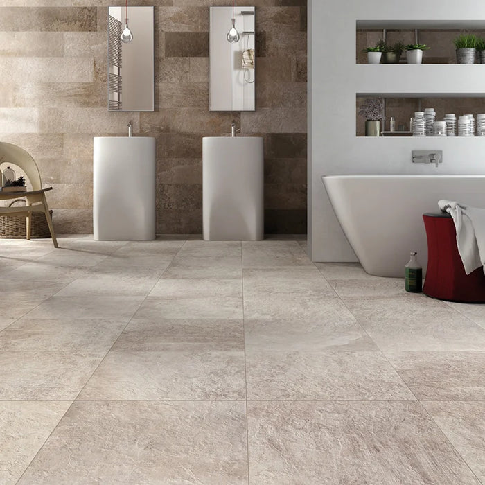 Dettaglio piastrella in gres porcellanato effetto pietra naturale della Collezione Des Alpes di Ceramica Settecento, colore Beige 47,8x47,8