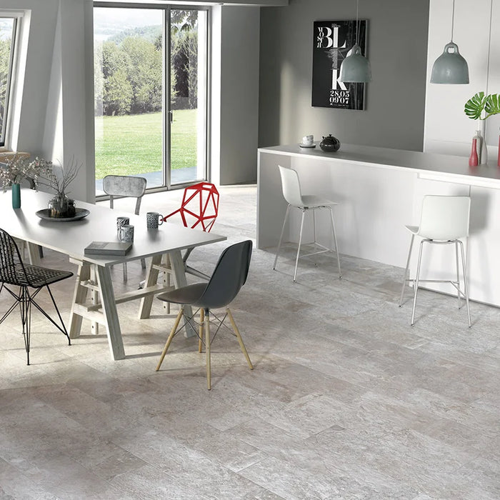 Dettaglio piastrella in gres porcellanato effetto pietra naturale della Collezione Des Alpes di Ceramica Settecento, colore Bianco 23,7x97