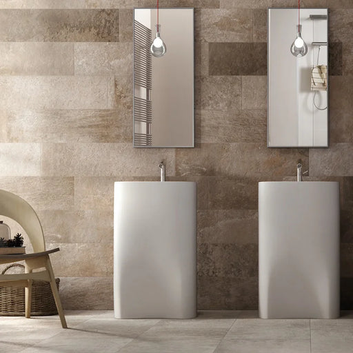 Dettaglio piastrella in gres porcellanato effetto pietra naturale della Collezione Des Alpes di Ceramica Settecento, colore Naturale 23,7x97