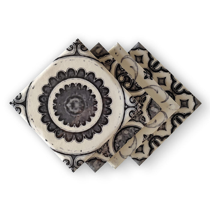 Dettaglio piastrella stile maiolica vietrese, collezione Maioliche di ceramiche Valsecchia colore mix black & white 15x15 