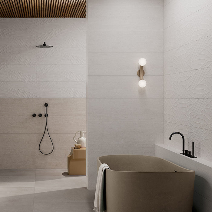 Rivestimento ceramico 33x100 cm della collezione Ludostone, colore White Dune 3D di Ceramica Rondine.