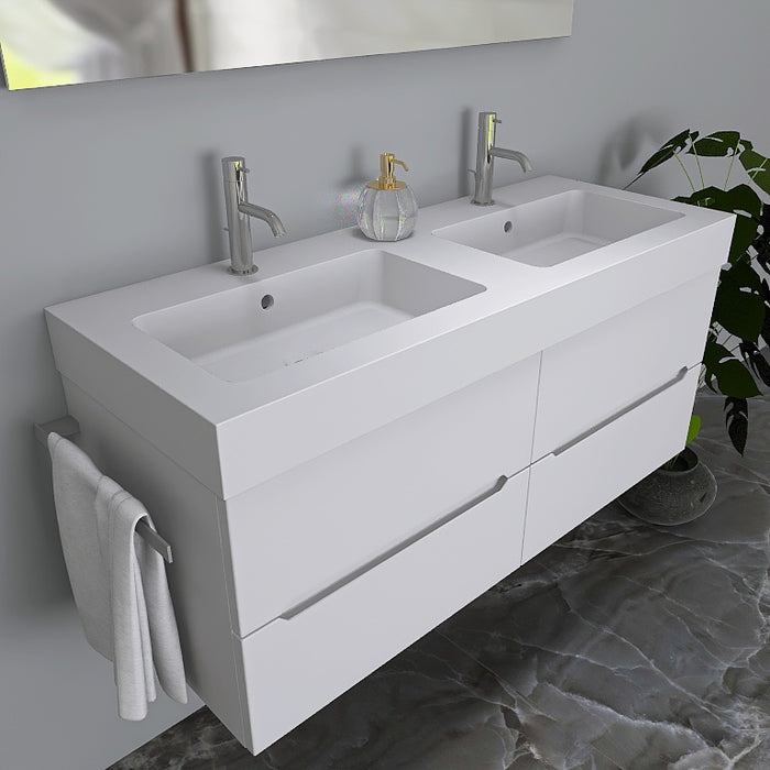 La composizione bagno Pandora 05 è composta da un mobile sospeso della lunghezza di 120cm, un top con due lavabi integrati in ceramica lucida, uno specchio rettangolare a filo lucido lungo 120 cm con lampada superiore. 