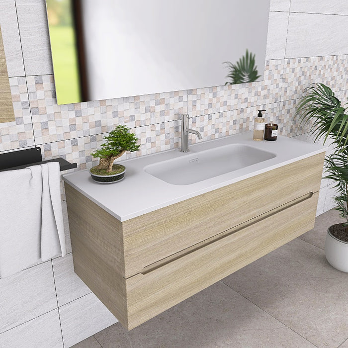 La composizione bagno Pandora 06 è composta da un mobile sospeso della lunghezza di 120cm, un top con lavabo integrato in ceramica lucida, uno specchio rettangolare a filo lucido lungo  120 cm con lampada superiore e 1 capiente pensile a vista sospesi, dell' altezza complessiva di 75cm, ideali per organizzare accessori e prodotti da bagno.