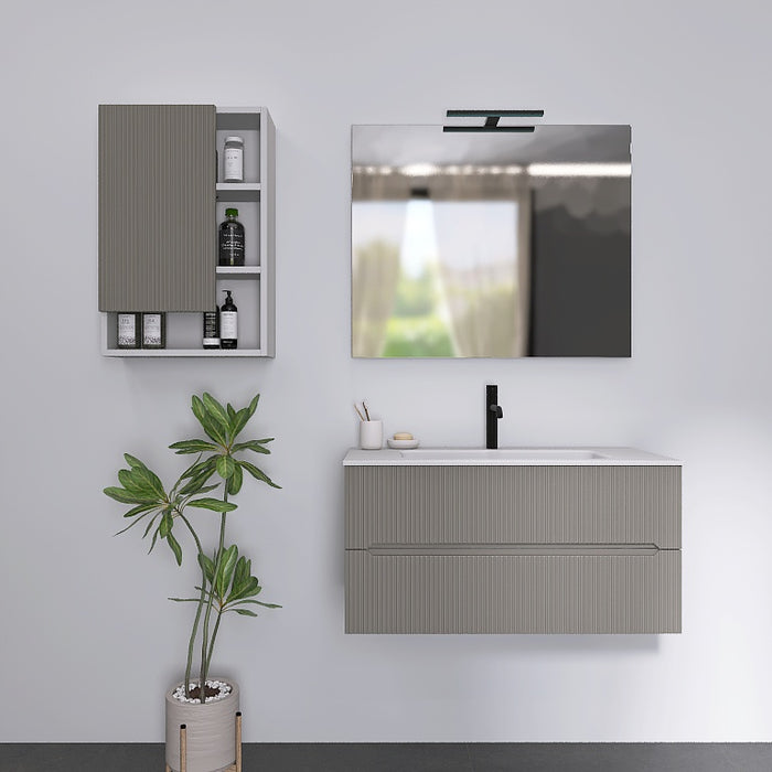 I mobili da bagno della serie Atena presentano una finitura cannettata. Il top con lavabo integrato in mineralmarmo bianco opaco crea un contrasto elegante e pulito. A completare l'insieme, uno specchio rettangolare a filo lucido con una moderna lampada a Led e il pensile, con ante in finitura e vani a giorno
Disponibile nelle finiture: Tortora Opaco, Bianco Opaco, Noce, Rovere e Verde bosco.
