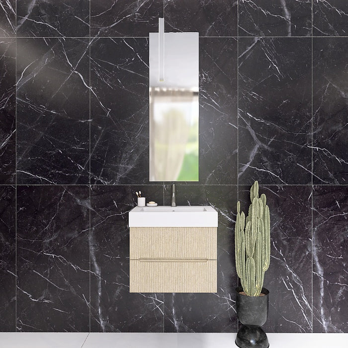 La composizione comprende una base sospesa di piccole dimensioni. La consolle con lavabo integrato in mineralmarmo si abbina a tutte le finiture. Specchio rettangolare slanciato con lampada superiore a Led bifacciale. Disponibile nelle finiture: Tortora Opaco, Bianco opaco, Verde opaco, rovere e noce.