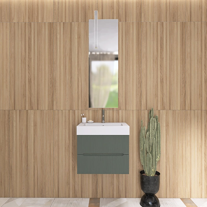 La composizione comprende una base sospesa di piccole dimensioni. La consolle con lavabo integrato in mineralmarmo si abbina a tutte le finiture. Specchio rettangolare slanciato con lampada superiore a Led bifacciale. Disponibile nelle finiture: Tortora Opaco, Bianco opaco, Verde opaco, rovere e noce.