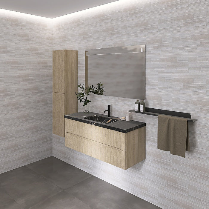La composizione comprende una base sospesa di grandi dimensioni. La consolle con lavabo integrato in mineralmarmo si abbina a tutte le finiture. Specchio rettangolare slanciato. Disponibile nelle finiture: Tortora Opaco, Bianco opaco, Verde opaco, rovere e noce.