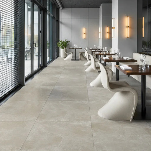 Ristorante moderno con pavimento Elea Beige di Idea Ceramica in gres porcellanato effetto pietra e cemento 90x90