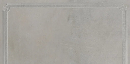 Dettaglio piastrella in gres porcellanato effetto boiserie tono su tono della Collezione Evoque di Ceramica Settecento, Decoro Boiserie Titanio Angolare 60x120