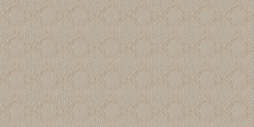 Dettaglio piastrella in gres porcellanato effetto damascato tono su tono della Collezione Evoque di Ceramica Settecento, Decoro Damascato Sabbia 60x120