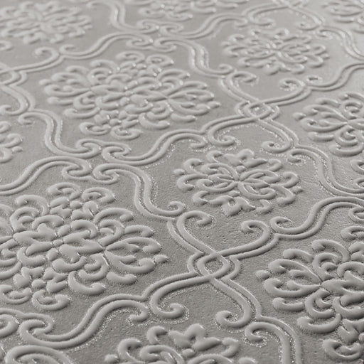 Dettaglio piastrella in gres porcellanato effetto damascato tono su tono della Collezione Evoque di Ceramica Settecento, Decoro Damascato Titanio 60x120