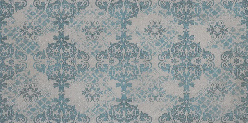 Dettaglio piastrella da rivestimento in gres porcellanato effetto damascato 60x120 della collezione Evoque, colore Lacche Azzurro, di Ceramica Settecento