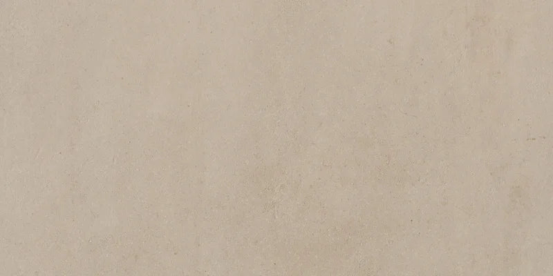 Dettaglio piastrella da pavimento in gres porcellanato effetto cemento 30x60 cm, della collezione Evoque, colore Sabbia, di Ceramica Settecento