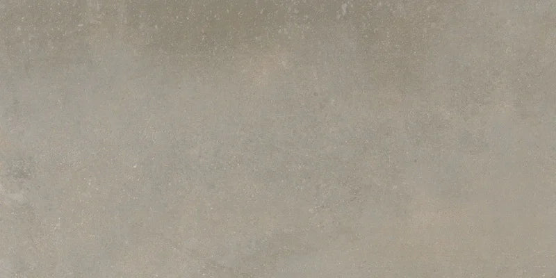 Dettaglio piastrella da pavimento in gres porcellanato effetto cemento 30x60 cm, della collezione Evoque, colore Taupe, di Ceramica Settecento