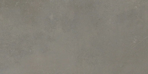 Dettaglio piastrella da pavimento in gres porcellanato effetto cemento 30x60 cm, della collezione Evoque, colore Cemento, di Ceramica Settecento