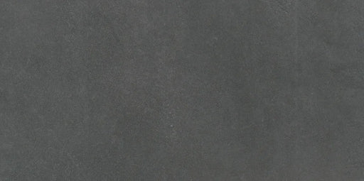 Dettaglio piastrella da pavimento in gres porcellanato effetto cemento 30x60 cm, della collezione Evoque, colore Cemento, di Ceramica Settecento