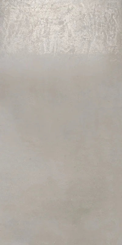 Dettaglio piastrella da pavimento in gres porcellanato effetto cemento lappato 60x120 cm, della collezione Evoque, colore Titanio, di Ceramica Settecento