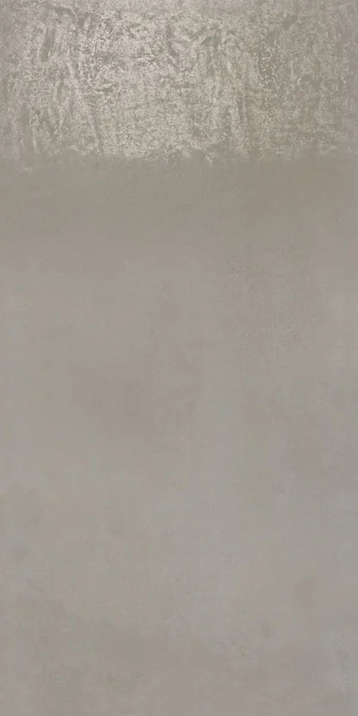 Dettaglio piastrella da pavimento in gres porcellanato effetto cemento lappato 60x120 cm, della collezione Evoque, colore Cemento, di Ceramica Settecento