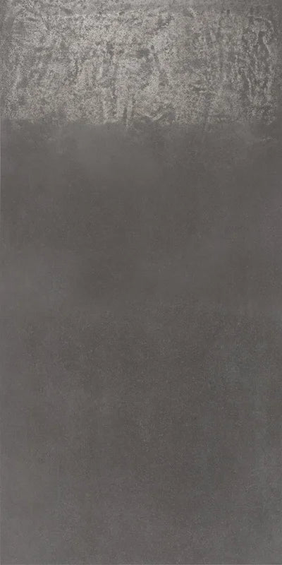 Dettaglio piastrella da pavimento in gres porcellanato effetto cemento lappato 60x120 cm, della collezione Evoque, colore Coal, di Ceramica Settecento