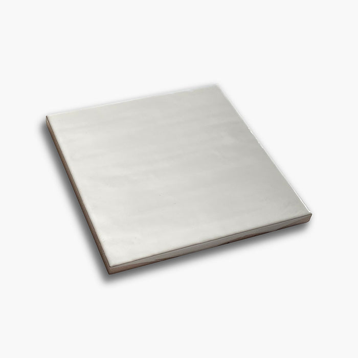 Foto del rivestimento Glossy nella colorazione Moon della collezione Flow di Keradom.