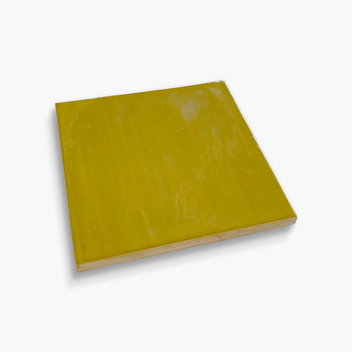 Foto del rivestimento Mustard Glossy della collezione Flow di Keradom.