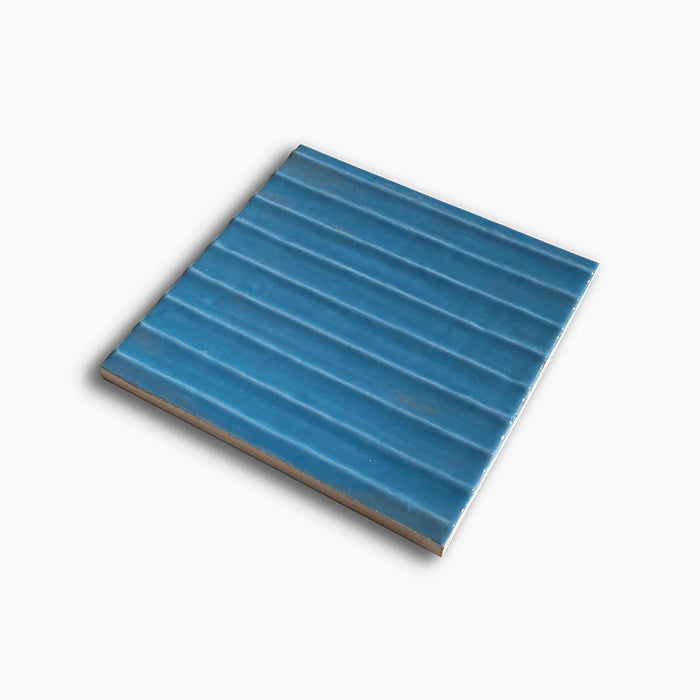 foto del rivestimento Teal Wave Glossy della collezione Flow di Keradom.