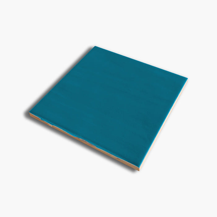 Foto del rivestimento Teal Matt della collezione Flow di Keradom.