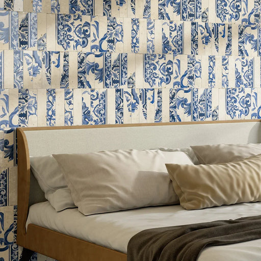 Dettaglio camera da letto con rivestimento in gres porcellanato serie Miniature Fregio di Marca Corona, effetto mattoncino maiolicato, formato 6x24, Colore Blu Maiolica